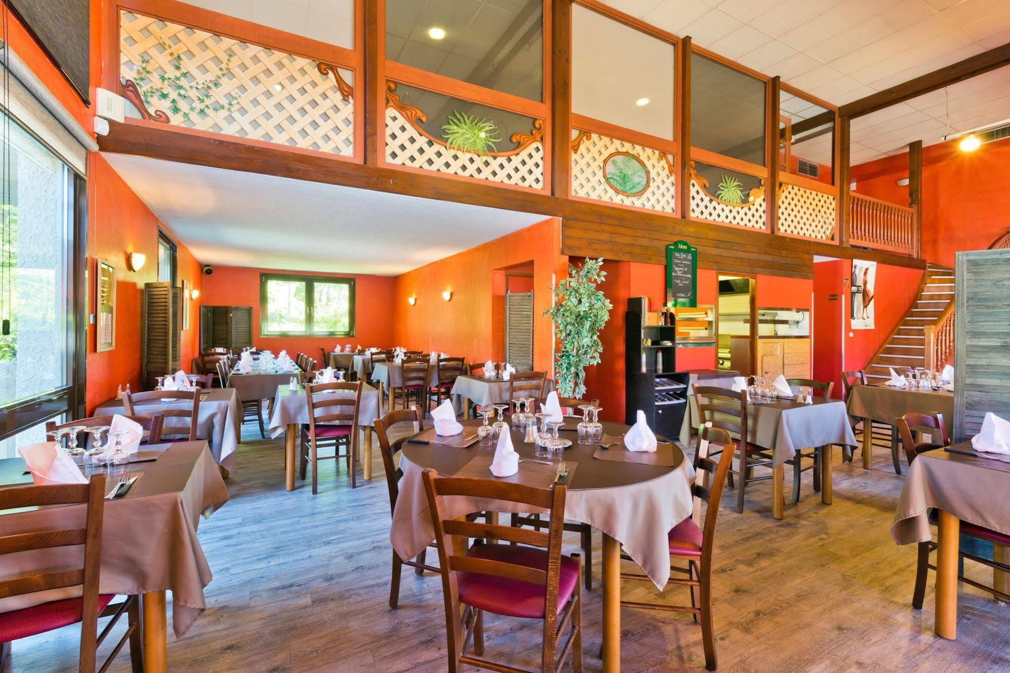 Logis Albhotel Grill Alby-sur-Cheran Eksteriør billede